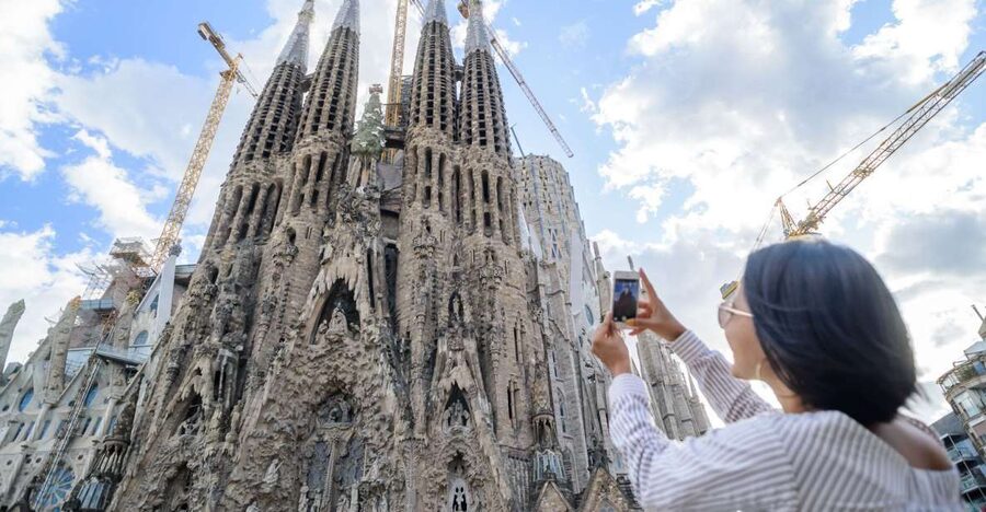 From Madrid: The Best of Barcelona in One Day - Timing, lunch break, and why 13 hours feels longer than it sounds