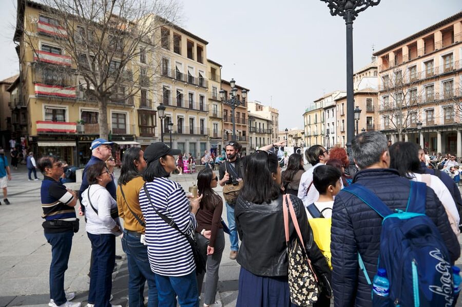 From Madrid: Toledo Tour with Wine Tasting and 3 Monuments - Wine and tapas in a Castilla–La Mancha cellar: the midday reset
