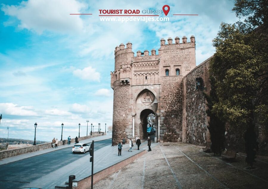 From Madrid: Tour Private Toledo & Segovia - Toledo’s Plaza Zocodover to Plaza del Ayuntamiento: the city’s front door