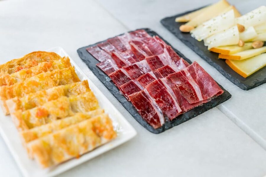 From Madrid: Traditional Villages, Winery Tour & Tapas Lunch - Timing and movement: how the day stays manageable