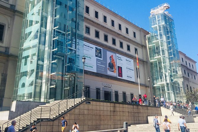 Guided tour of the Reina Sofia Museum in Madrid, entrance fees and pick up at the hotel. - Hotel pickup to Reina Sofia: the logistics that keep your day smooth