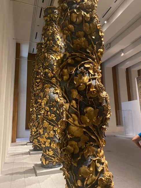 Guided Tour of The Royal Collections Gallery - How the guide turns a museum into a timeline (and why that’s practical)