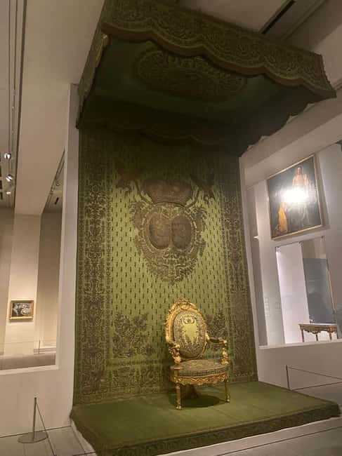 Guided Tour of The Royal Collections Gallery - The three-floor layout: why movement matters