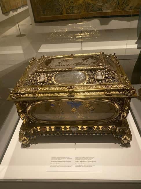 Guided Tour of The Royal Collections Gallery - Skip the ticket line and use your time wisely