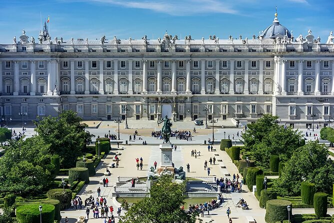 Guided tour to the Royal Palace of Madrid - Skip-the-Line Help vs Real Crowds: Timing and Expectations