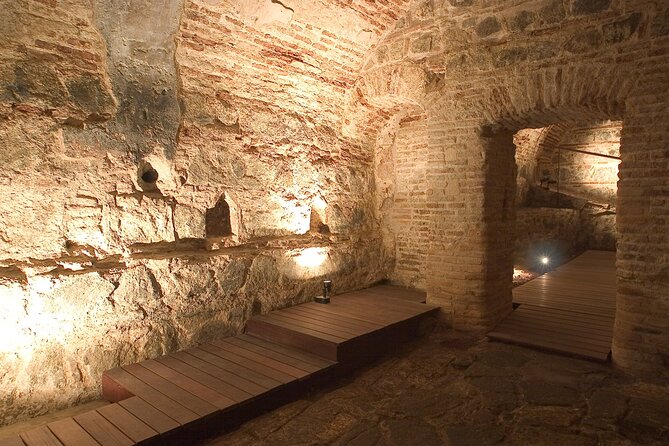 Guided Visit to the Toledo Underground - Stop 1: Posada de la Hermandad and the Holy Brotherhood Dungeons