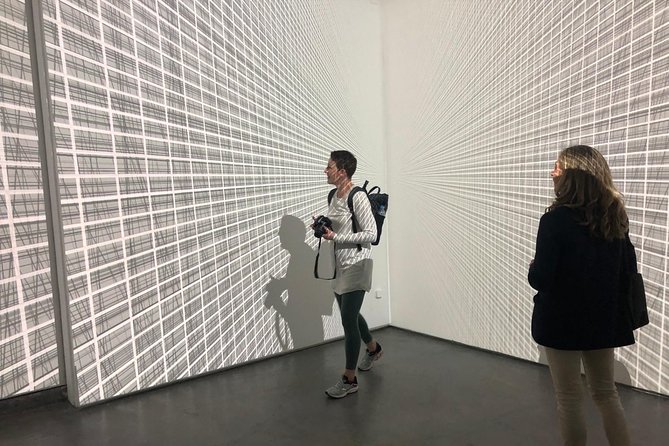 Hidden Art Galleries and Artist's Studio in Madrid - Artist-led gallery stops: what changes when the guide creates, too