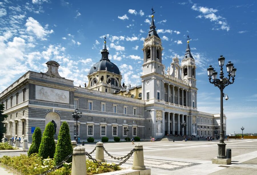 Highlights of Madrid: Walking Tour with Private Guide - Las Vistillas and San Francisco el Grande: where the city gets bigger