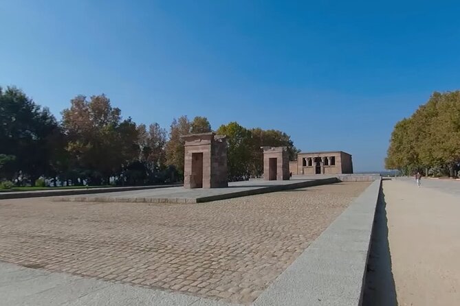 Historic Madrid Virtual Reality Experience with an Official Guide - Stop 1 Plaza de Oriente: Royal Palace Area, With a Clear Storyline