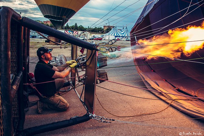 Hot Air Balloon Flight Over Segovia or Toledo - Landing, Help From the Crew, and the Surprise of How Fun It Is