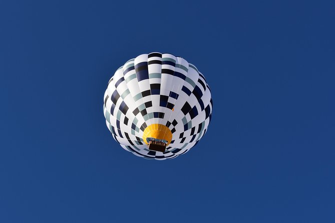 Hot-Air Balloon Ride over Aranjuez with Optional Transport from Madrid - The 1-hour flight: takeoff, open-air views, and the Río Tajo