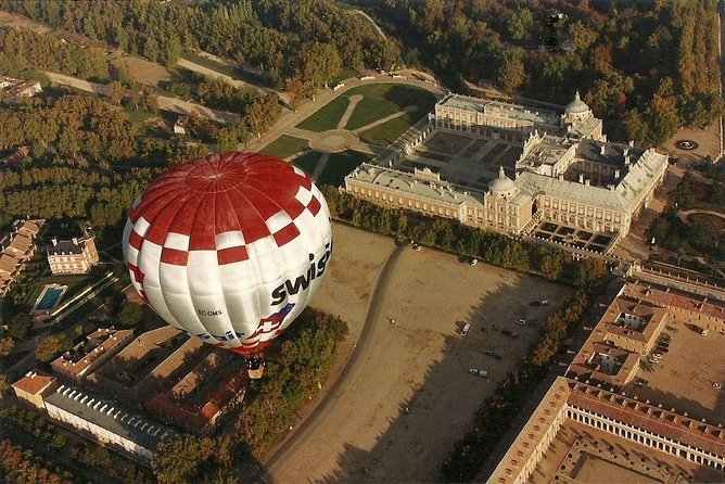 Hot-Air Balloon Ride over Aranjuez with Optional Transport from Madrid - Landing, brunch, cava, and the balloon souvenir package