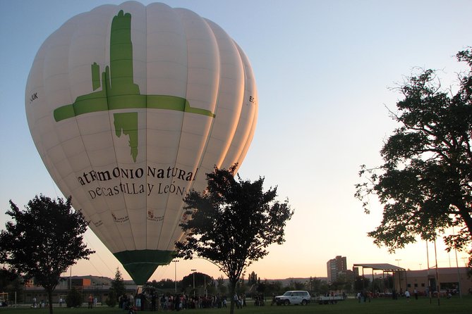 Hot-Air Balloon Ride over Madrid’s Guadarrama Regional Park - The landing moment and the brief calm after the roar