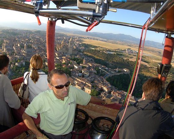 Hot-Air Balloon Ride over Segovia with Optional Transport from Madrid - Photo and video: what you should watch out for