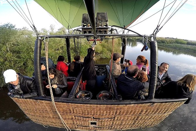 Hot-Air Balloon Ride over Toledo with Optional Transport from Madrid - The 1-hour flight over Toledo and the Tagus: how the pilot makes it work
