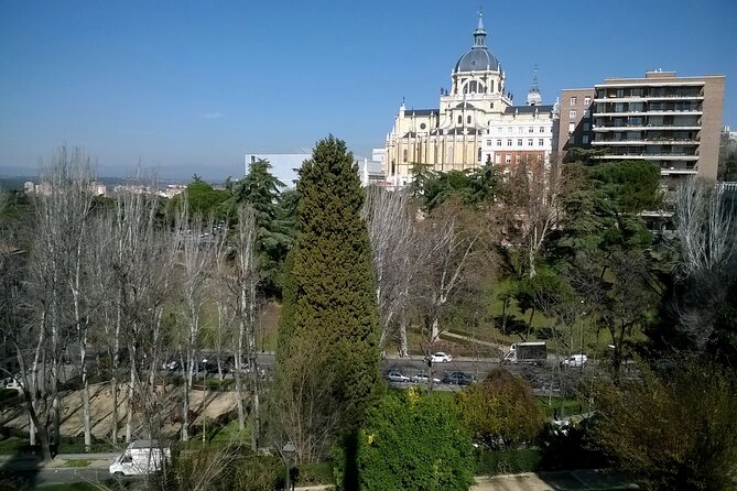 La Latina to Madrid Guided Tour with Breakfast - Las Letras and Galería Canalejas: Golden Age authors to luxury retail