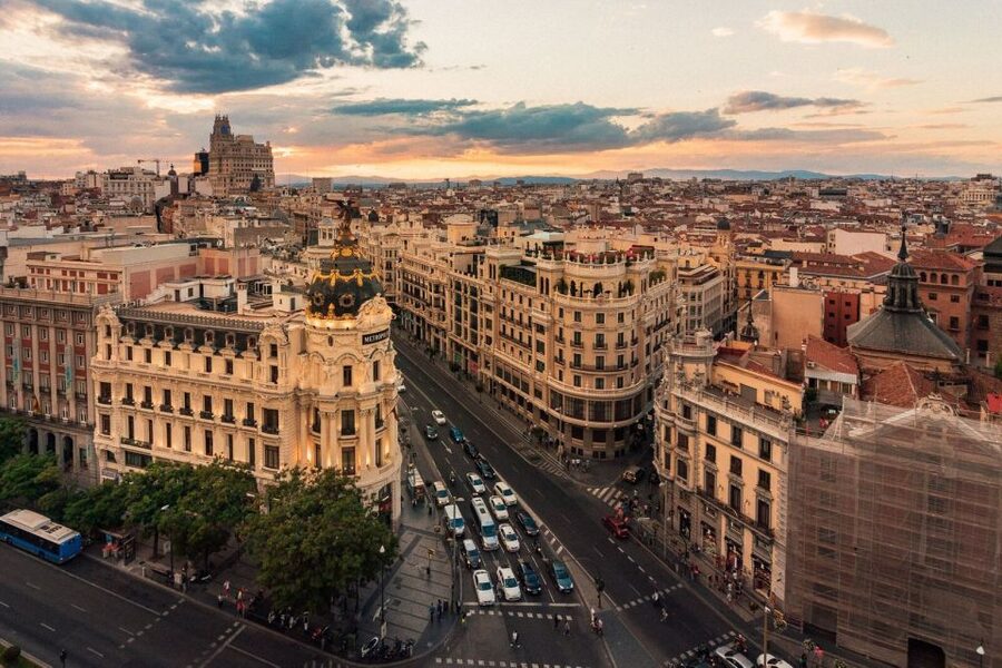 Madrid: 1.5-Hour Private Kick-Start Tour with a Local - The Royal Palace stop: using a landmark as a mental map