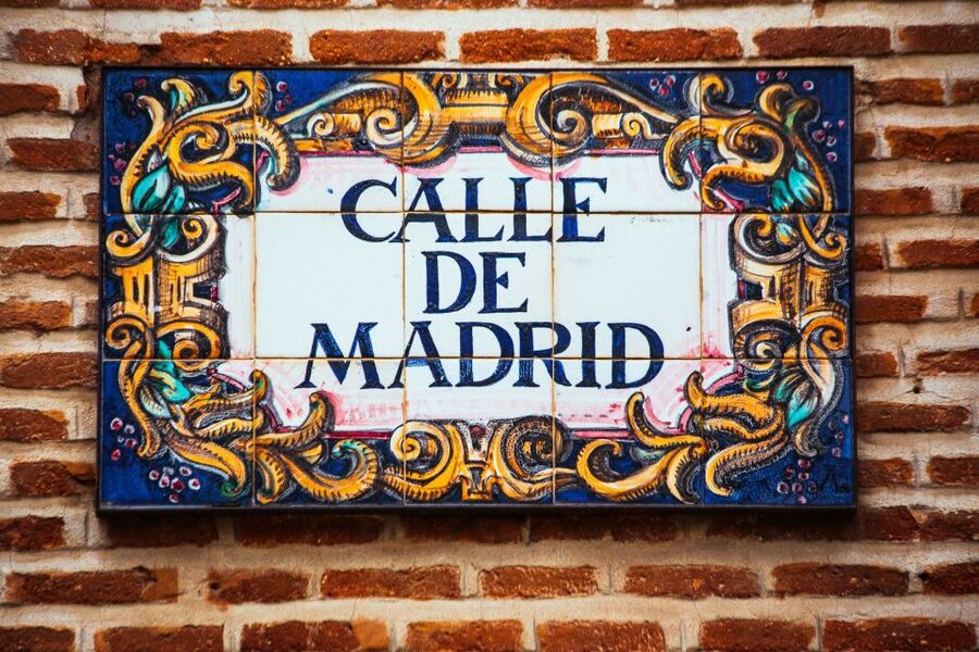 Madrid: 1.5-Hour Private Kick-Start Tour with a Local - Price and logistics: is $66 per person a good deal?
