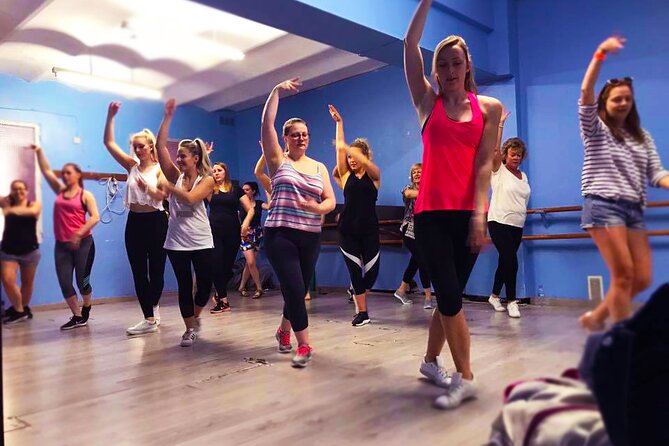 Madrid: 1-Hour Flamenco Class Experience - The cultural side: more than steps, less than a lecture