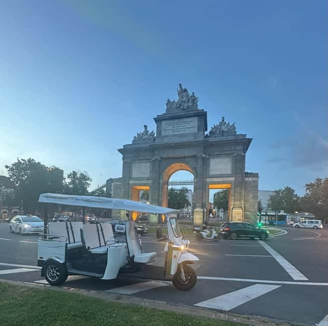 Madrid: 1 hour Highlight City Tour By Eco Tuk Tour - Royal Palace Pass-By: Fast Postcard Value