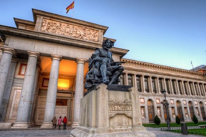 Madrid 2 Hours Private Walking Tour with Guide - Start at Paseo del Prado: Gardens, Monuments, and a Smooth Opening