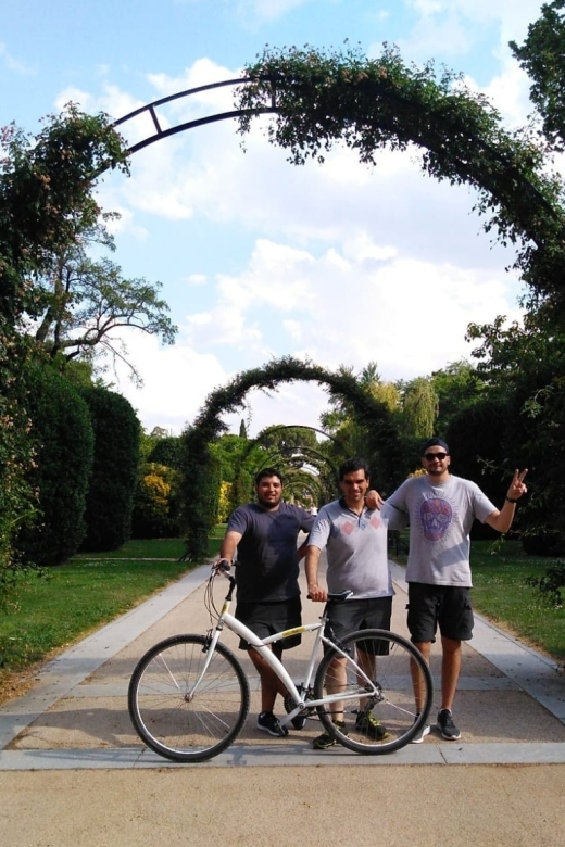 Madrid: 3-Hour Guided Bike Tour - Calle Toledo, artisan stops, and the feel of daily Madrid