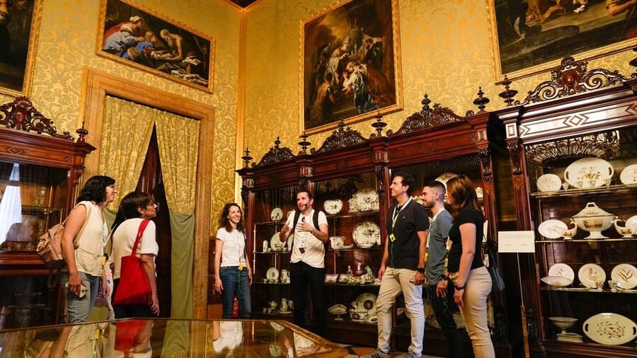 Madrid: 4-Hour Bus Tour with Royal Palace Admission - Royal Armory free time: where to aim your 20 minutes