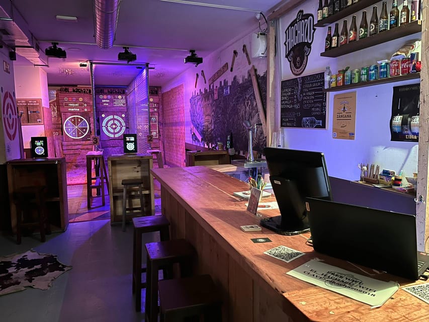 Madrid Atocha : Interactive Axe Throwing 1h - Key things to know before you throw