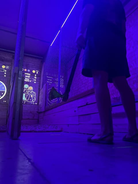 Madrid Atocha : Interactive Axe Throwing 1h - Location near Madrid Atocha: practical for an easy night out