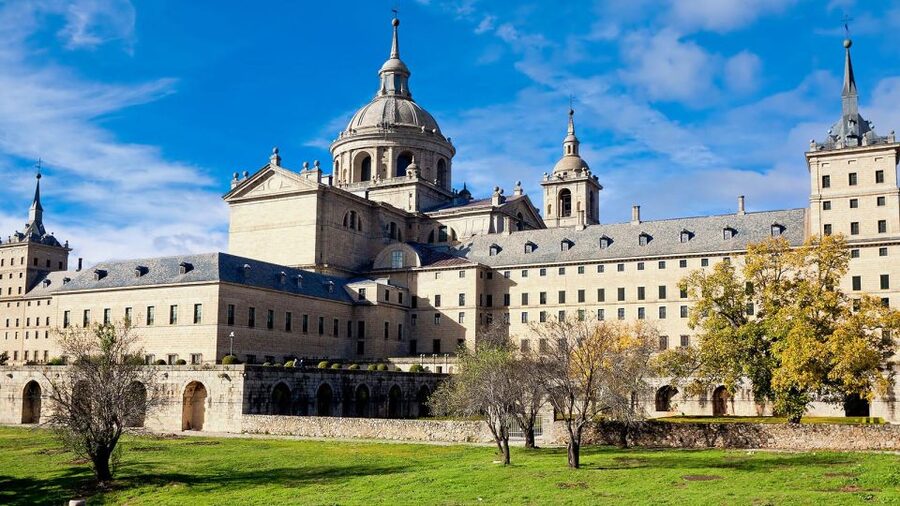 Madrid Audioguide - TravelMate app for your smartphone - Should you book it?