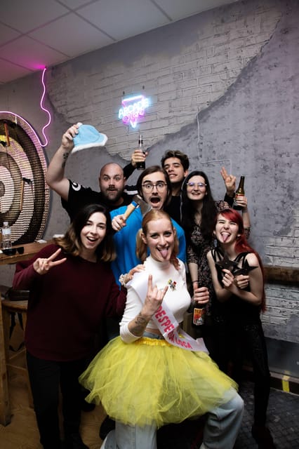 Madrid: Axe Throwing Challenge - Safety briefing and technique: the part that makes you comfortable fast