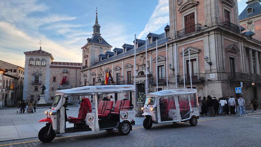Madrid by Eco Tuk: Private tour, choose your duration! - Meeting Near Bolsa and the Ritz, Then Rolling Toward the Classics
