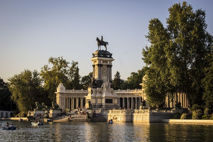 Madrid: Cibeles Rooftop & Retiro Park Guided Walking Tour - Walking the Link: Alcalá Street Toward Retiro Park