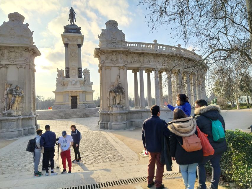 Madrid: Cibeles Rooftop & Retiro Park Guided Walking Tour - Plaza de Cibeles Timing: A Built-In Pause Before Retiro Park