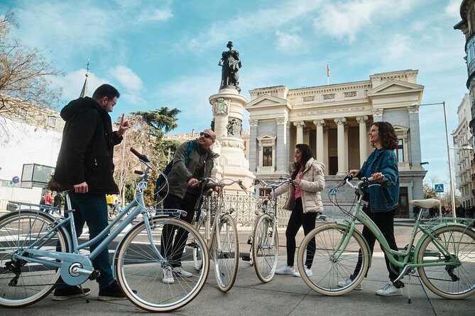 Madrid: City Highlights Guided Vintage Bike Tour - Meeting at C. del Espejo: your easy launch point
