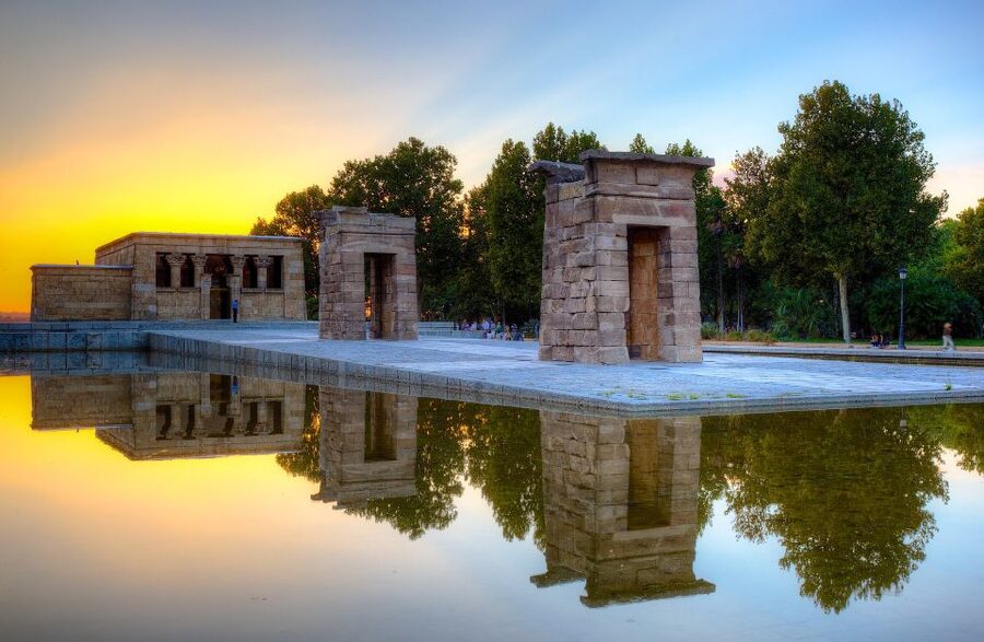 Madrid: City Highlights Guided Walking Tour - Plaza de Oriente: gardens and a lineup of kings