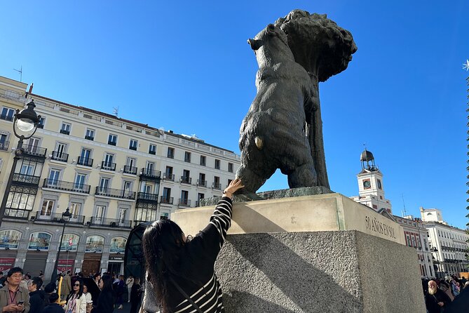 Madrid City Highlights Private Tour for kids and families - Starting at Plaza de Isabel II: easy to find, good for a loop