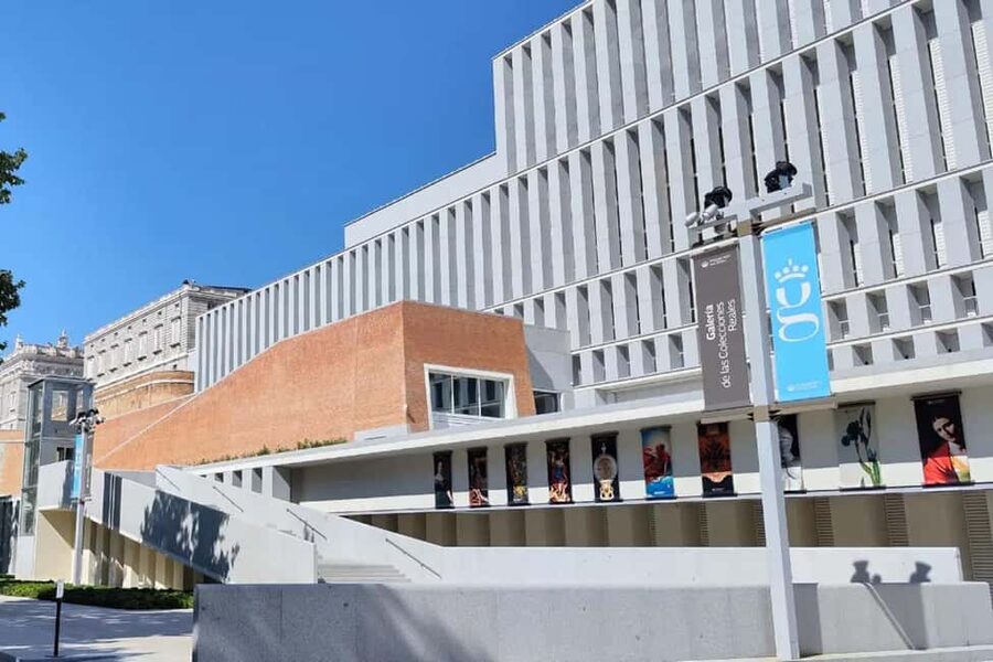 Madrid City Pass: Prado, Thyssen, Bernabéu, Flamenco & more - Getting Around: How the Panoramic Bus Changes Your Schedule