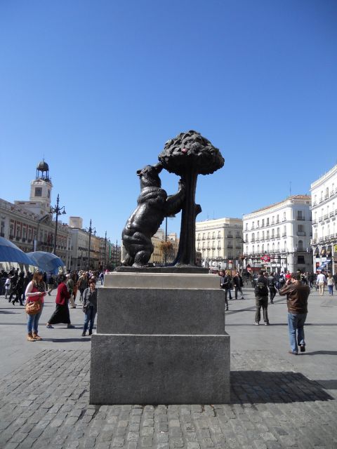 Madrid City Tour: Culture and History - Getting your bearings at Puerta del Sol