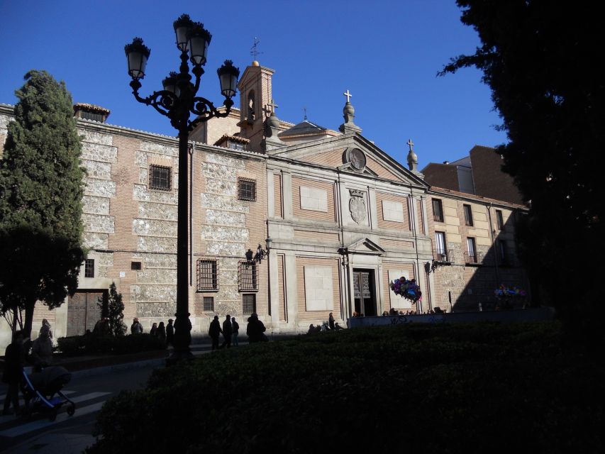 Madrid City Tour: Culture and History - Plaza de la Paja and Plaza de la Villa: the medieval anchors