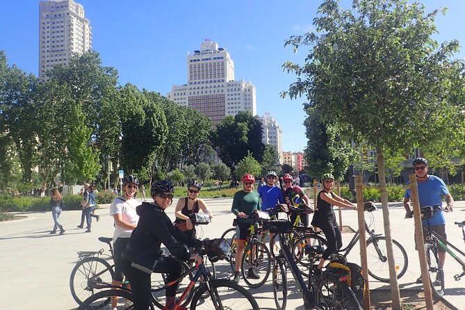 Madrid City Tour | Regular Bike or E-Bike | Reduced Groups - Templo de Debod: the view payoff at the end