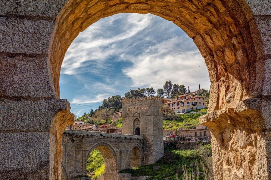 Madrid: Day Trip to Toledo with Walking Tour & Small Group - Plaza del Ayuntamiento and Toledo on Foot