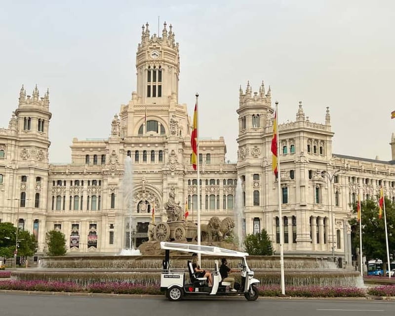 Madrid: Discover the City by Private Electric Tuk Tuk - Why a private electric tuk-tuk works better than a bus day