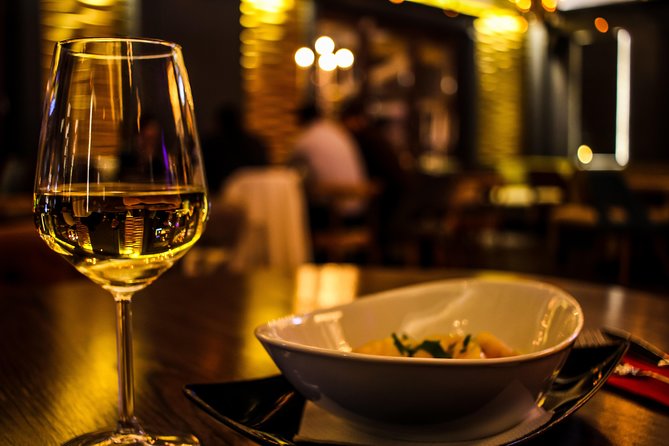 Madrid: El Retiro Park Guided Tour and Tapas - Guide Quality: The Difference Between a Walk and a Story