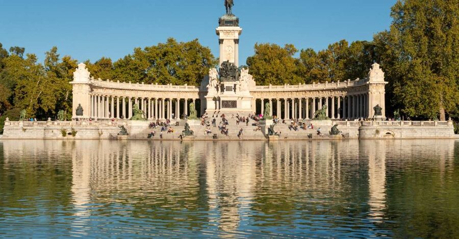 Madrid: El Retiro Park Self-Guided Audio Tour - El Retiro starts at Saint Jerome Church: your easy way in