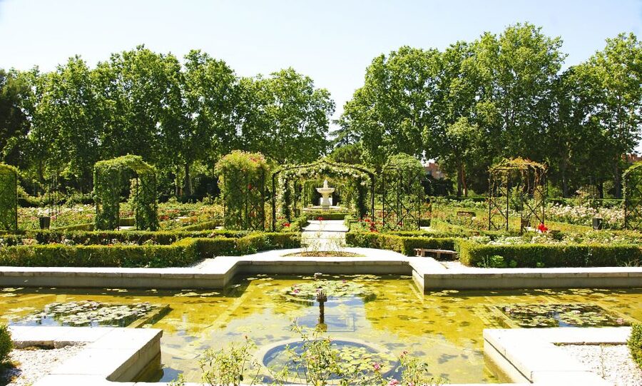 Madrid: El Retiro Park Self-Guided Audio Tour - Casón del Buen Retiro and the Parterre Garden: where the route starts to shine