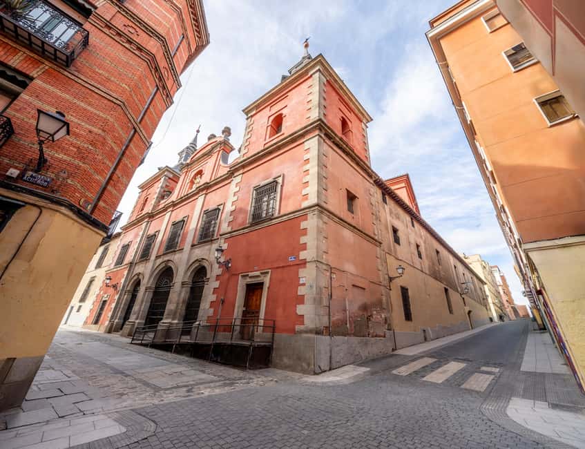 Madrid: Entrance to the Monastery of Las Comendadoras de Santiago - Finding the Monastery of Las Comendadoras de Santiago in Madrid