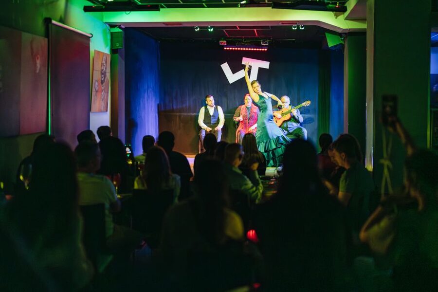 Madrid: Flamenco Show at Tablao "Las Tablas" with Drink - Before the show: check-in, your drink, and getting settled