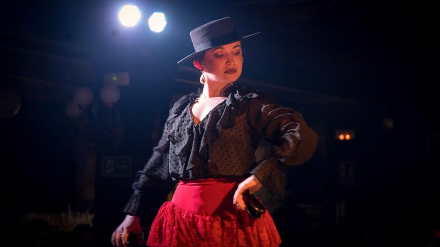 Madrid: Flamenco Show&Drink at Tablao 1911 (World's Oldest) - Finding the venue fast: Plaza de Santa Ana and the Teatro Villarosa sign