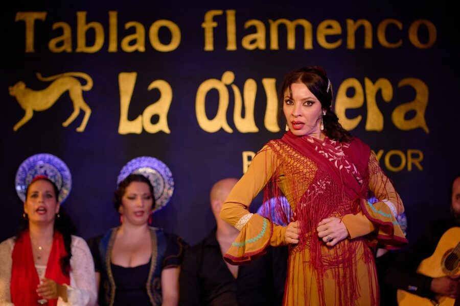 Madrid: Flamenco Show La Quimera with Drinks & Dinner Option - Dancers, Singers, Guitarists: How the Show Unfolds